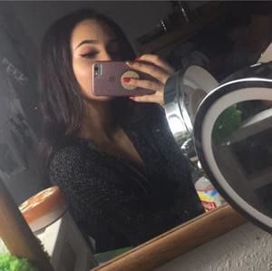 Meet your Posher, Chloe